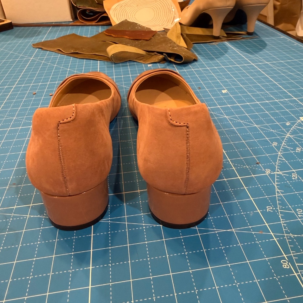 Mauve patent leather and suede shoes - Picture 2 of 4